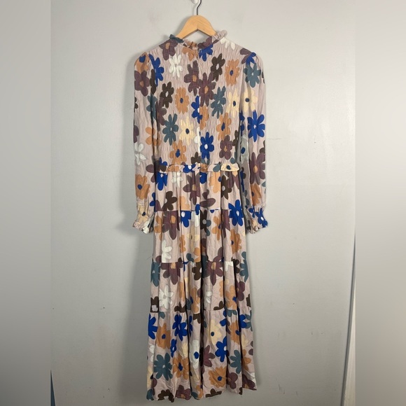 Karlie tiered smocked maxi floral dress size small neutral long sleeve - Picture 5 of 6